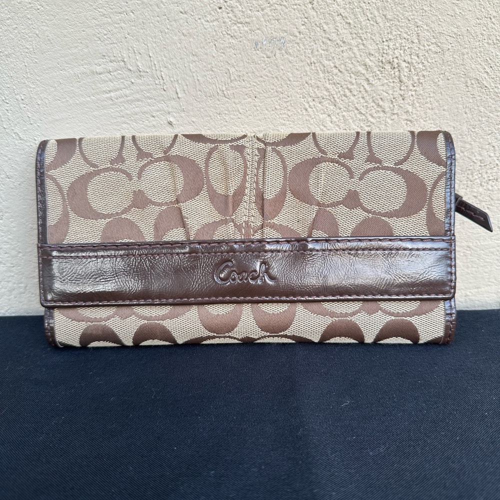 Coach  Vintage Y2K Tan and Brown Signature C Wallet